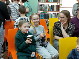 Участие в мини-фестивале читающих семей, который состоялся в библиотеке имени А.Чехова. Участие в мини-фестивале читающих семей, который состоялся в библиотеке имени А.Чехова.